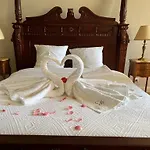 24h Le Mans Chateau De Lauresse D'hotes Luxe, Avec Services בית הארחה Lombron